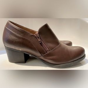 Natural Soul - Brown leather ankle “booties” size 8.5